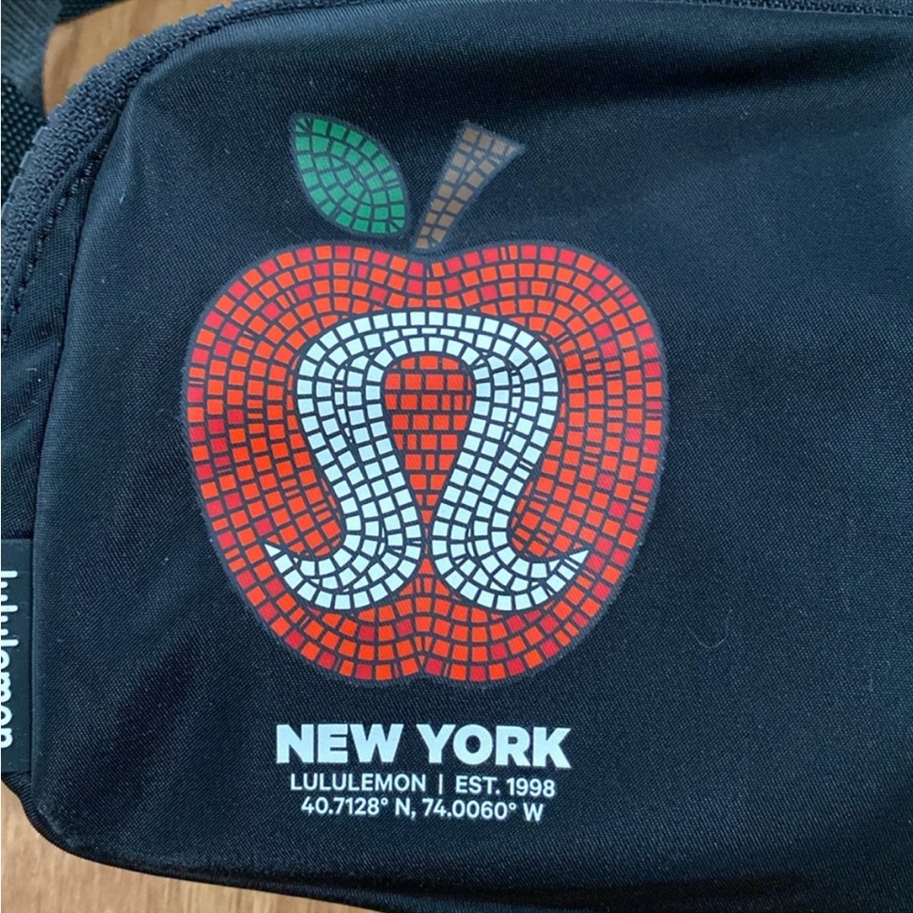 🍎 Lululemon New York Exclusive Everywhere Belt Bag - Picture 3 of 12